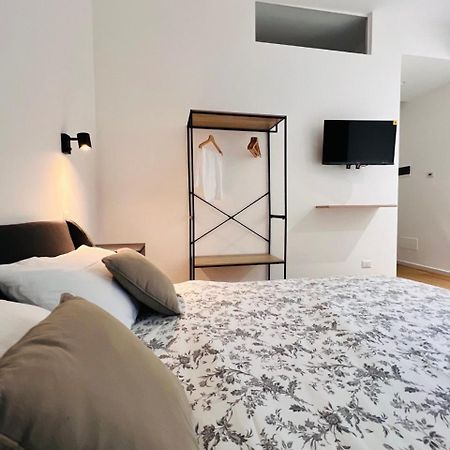 Finella Charming Rooms Бари Экстерьер фото
