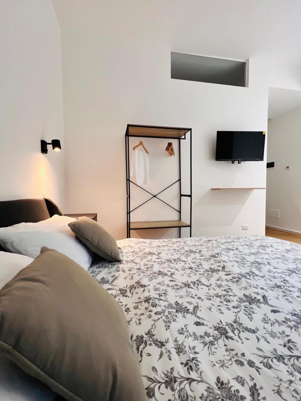 Finella Charming Rooms Бари Экстерьер фото
