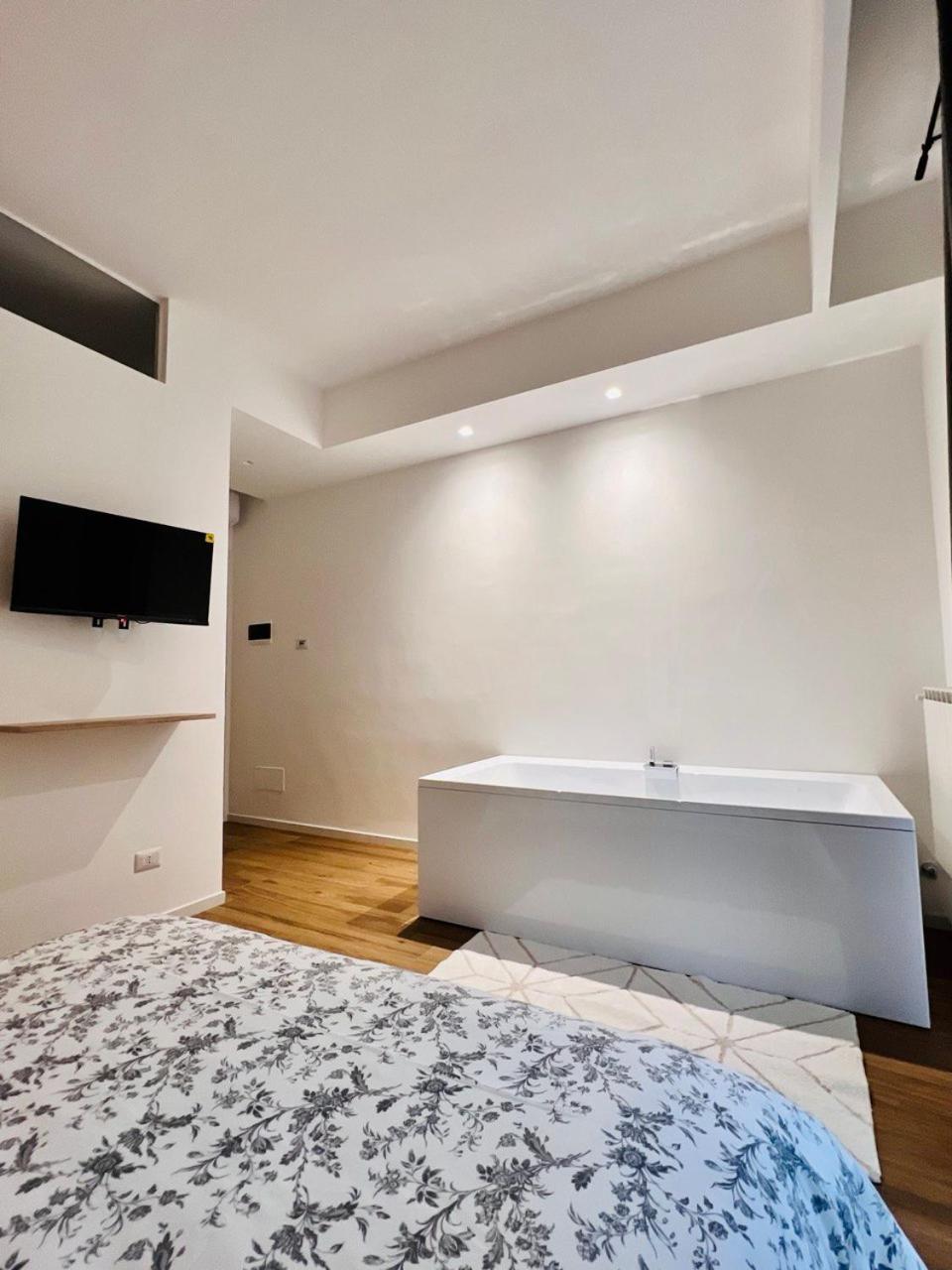Finella Charming Rooms Бари Экстерьер фото