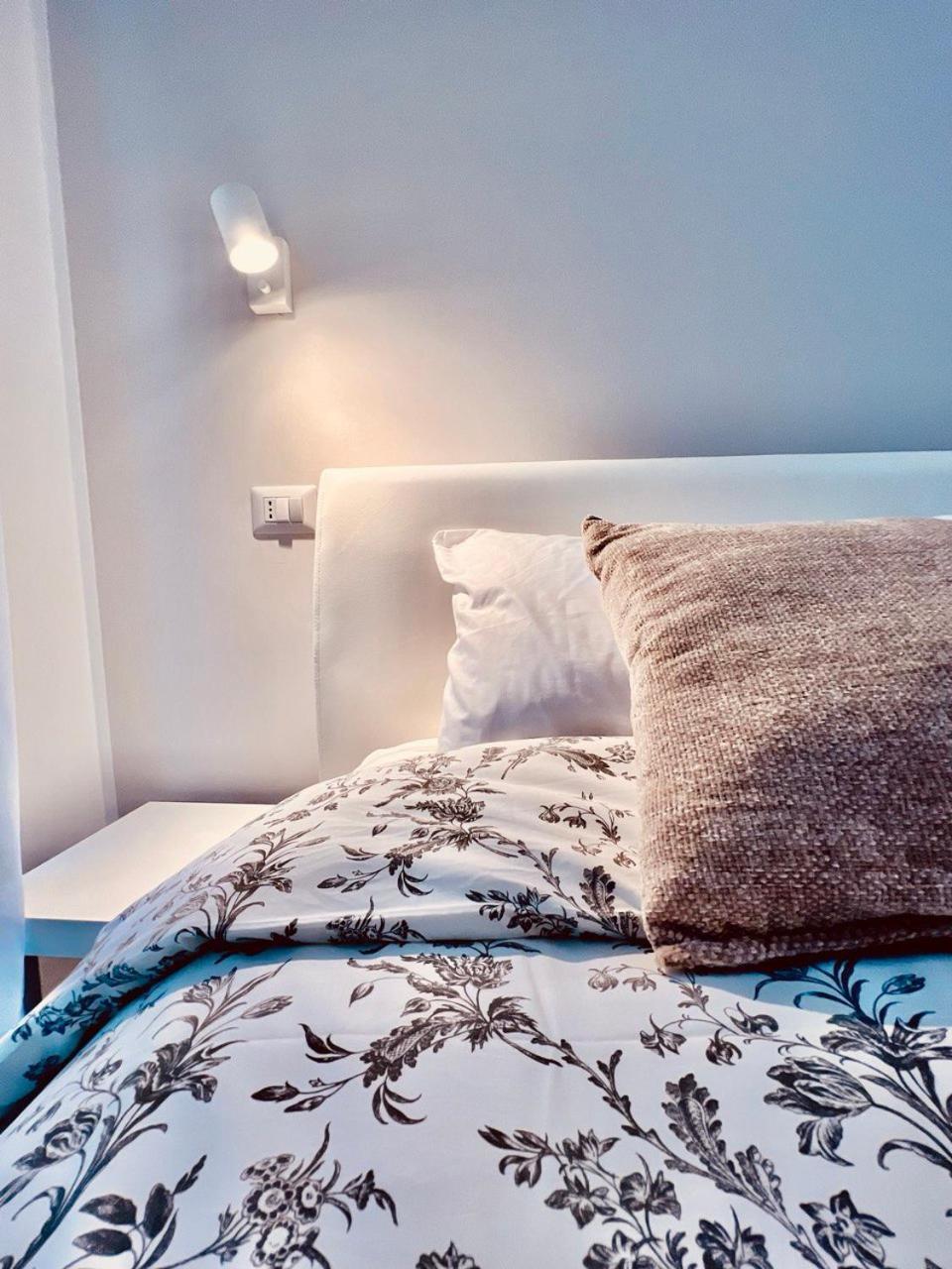 Finella Charming Rooms Бари Экстерьер фото
